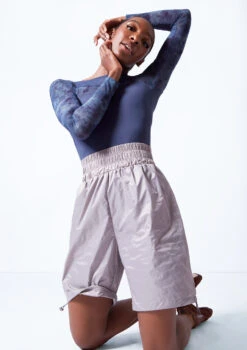 Move Dance Oniria Heat Retention Shorts 6 Move Dance Oniria Heat Retention Shorts -Capezi Dance Wear Shop mor0401 oyster grey close up front 2 71206.1683070183